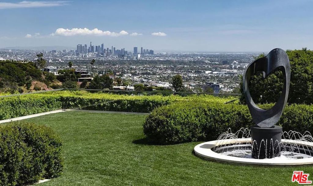 Photo of 1500 Gilcrest Drive, Beverly Hills, CA 90210 (MLS # 25545227)