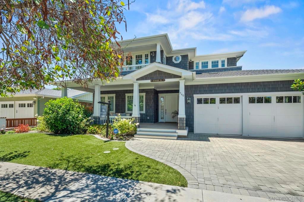 740 Coronado Ave