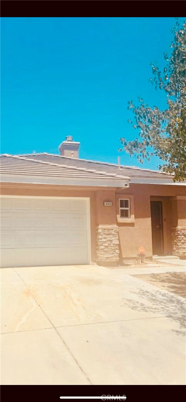 Main image without alt text