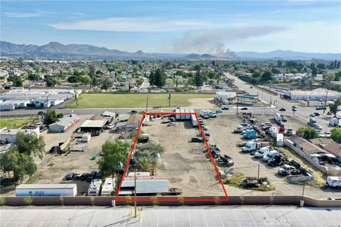 1966 W Rialto San Bernardino CA 92410