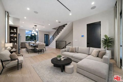 Photo of 4429 Tujunga Avenue, North Hollywood, CA 91602 (MLS # 26657367)