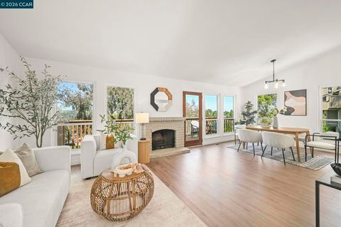 Photo of 523 Thistle Cir Cir, Martinez, CA 94553 (MLS # 41127346)