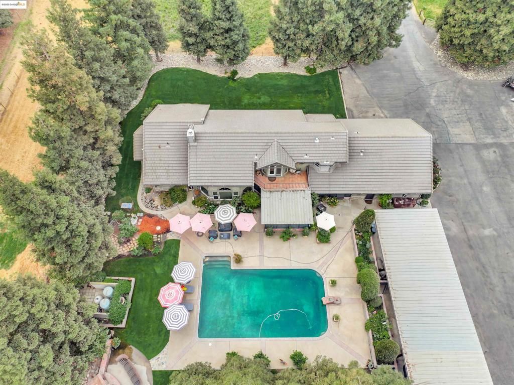 Photo of 3942 Bentley Rd Rd, Oakdale, CA 95361 (MLS # 41113733)