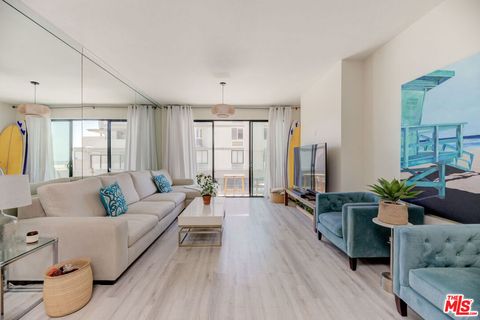Photo of 1 Northstar Street #103, Marina Del Rey, CA 90292 (MLS # 25629285)