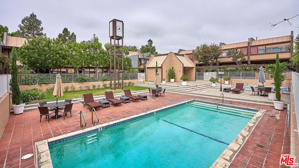 421 S Van Ness Avenue 3