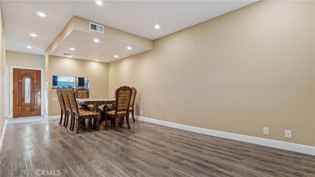 Photo of 14256 Victory Boulevard #3, Van Nuys, CA 91401 (MLS # SR26043688)