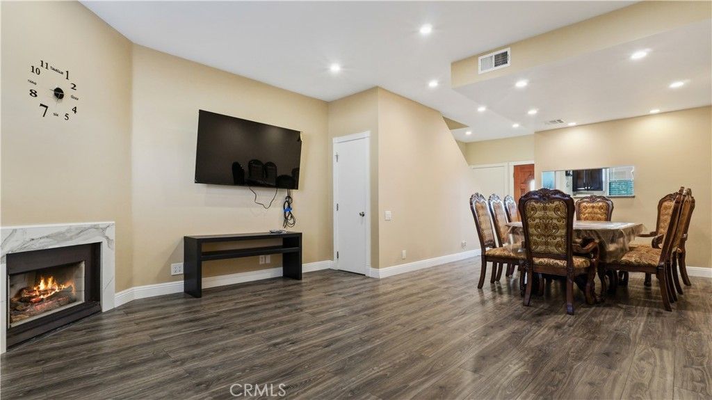 Photo of 14256 Victory Boulevard #3, Van Nuys, CA 91401 (MLS # SR26043688)