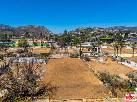 Photo of 16915 Bollinger Drive, Pacific Palisades, CA 90272 (MLS # 25599977)