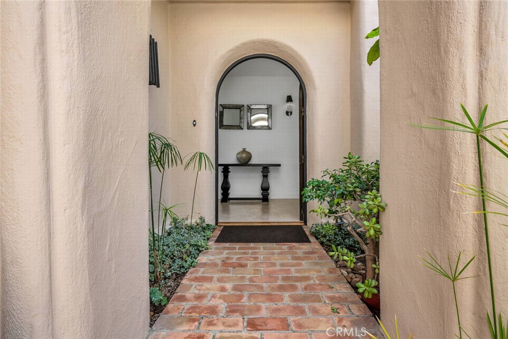 29813 Knoll View Drive