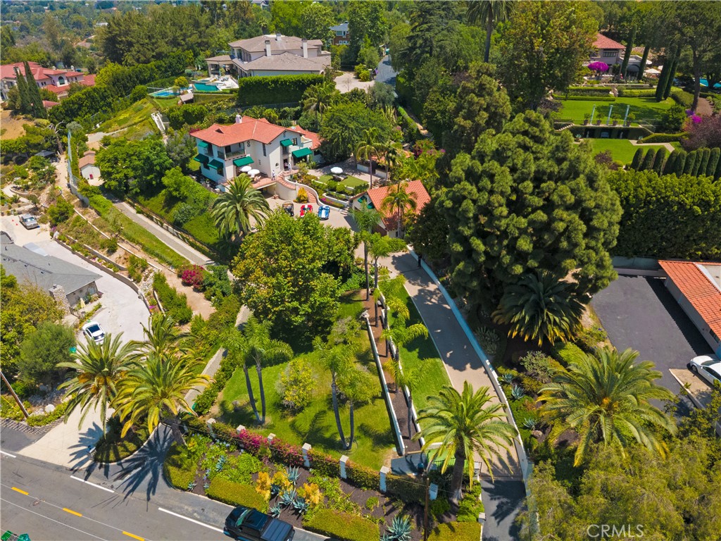 1681 La Loma Dr