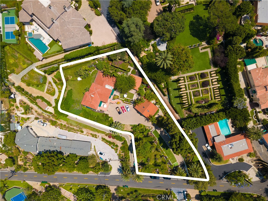 1681 La Loma Dr