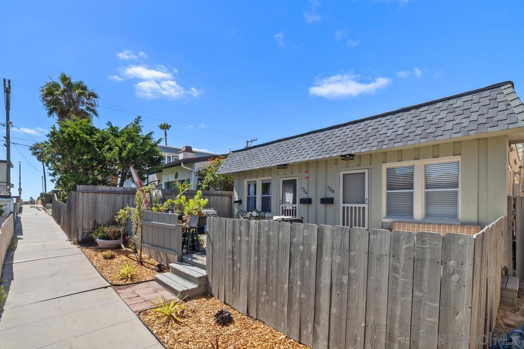 726 28 1/2 Ormond Ct