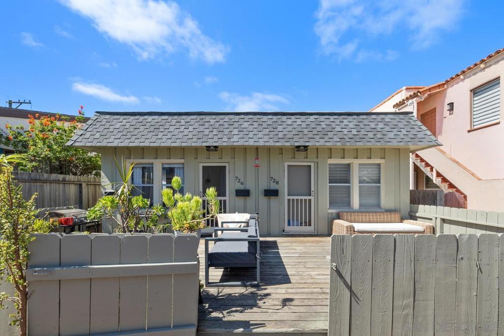 726 28 1/2 Ormond Ct