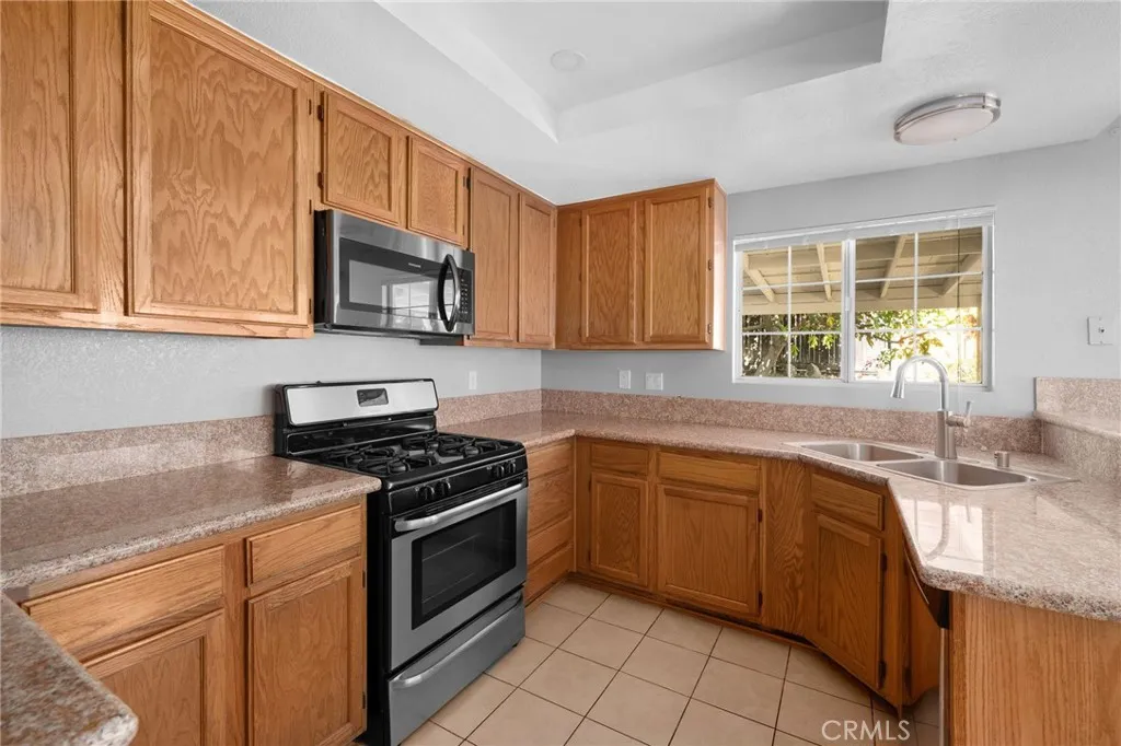 Rancho Cucamonga, California 91701, United States, 4 Bedrooms Bedrooms, ,3 BathroomsBathrooms,Residential,Pending,206244