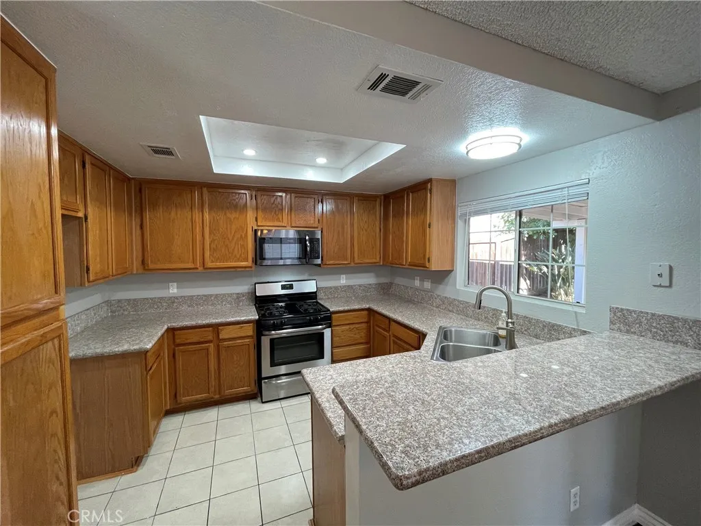 Rancho Cucamonga, California 91701, United States, 4 Bedrooms Bedrooms, ,3 BathroomsBathrooms,Residential,Pending,206244