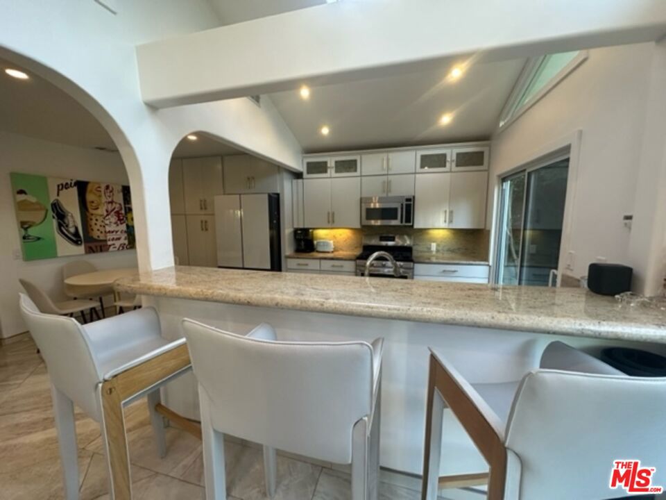 425 Sunridge Street