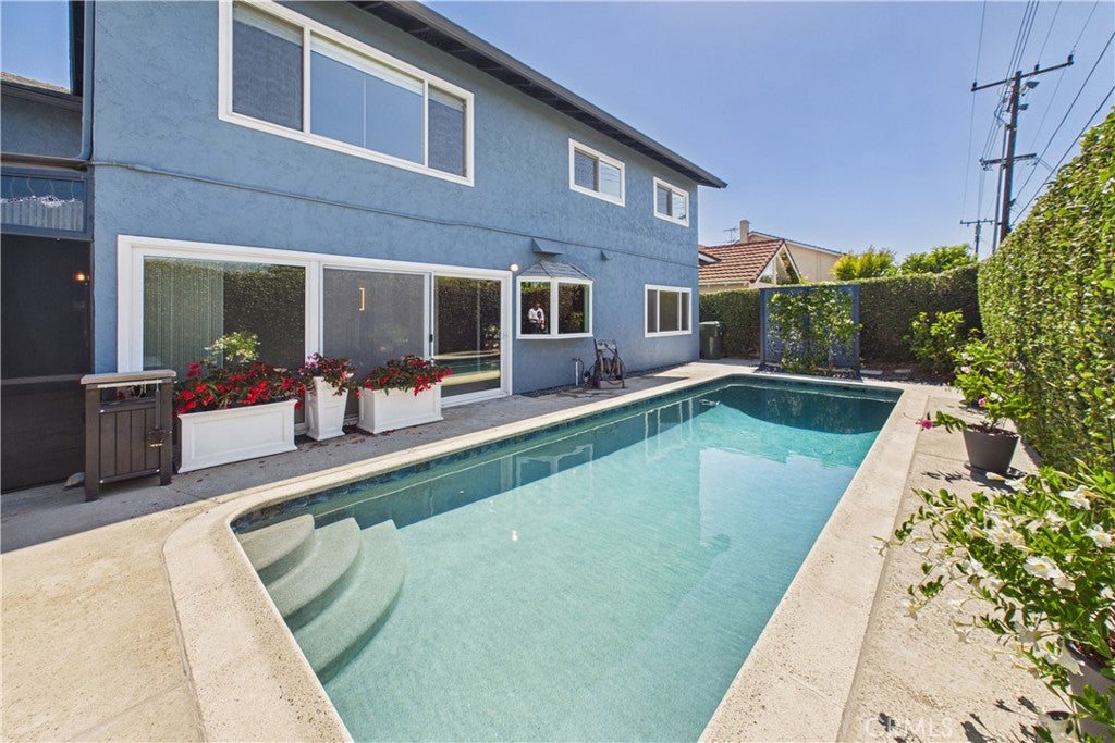 5089 Saratoga Avenue