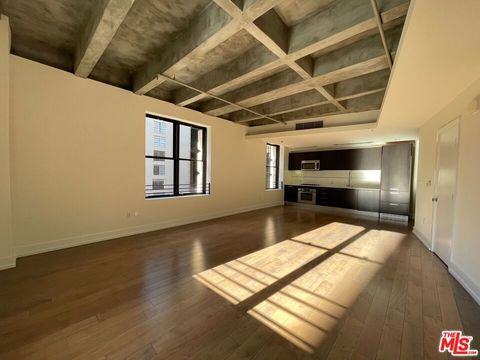 Photo of 727 W 7th Street #607, Los Angeles, CA 90017 (MLS # 25597611)