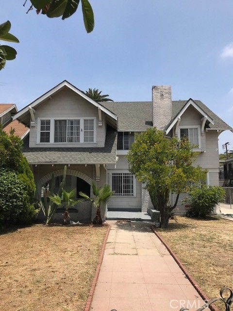 Photo of 1624 S Gramercy Pl, Los Angeles, CA 90019 (MLS # SR25260666)