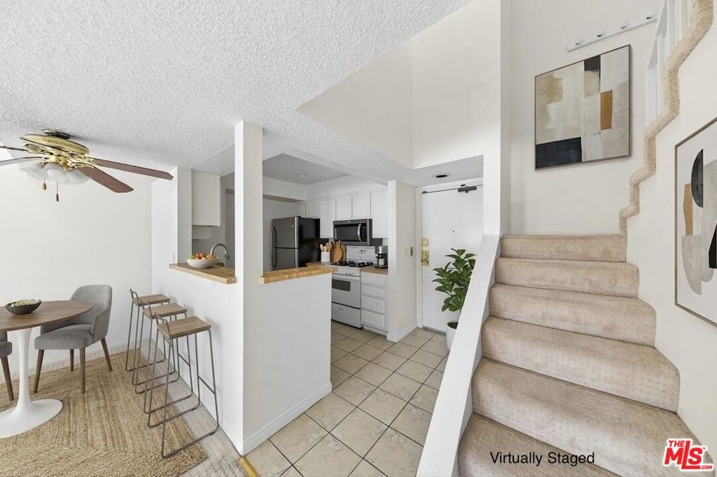 Photo of 1118 Valencia Street #310, Los Angeles, CA 90015 (MLS # 26674133)