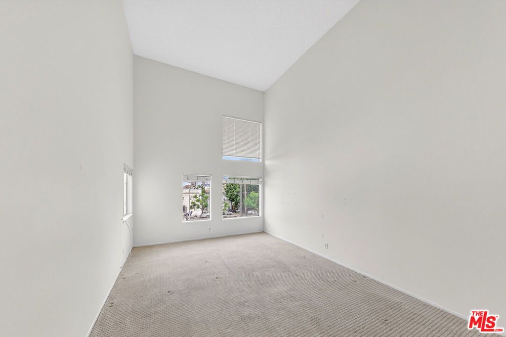 Photo of 1118 Valencia Street #310, Los Angeles, CA 90015 (MLS # 26674133)