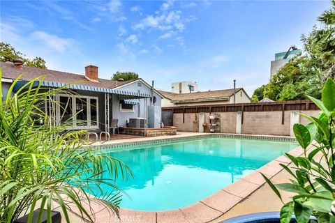 Photo of 6913 Columbus Avenue, Van Nuys, CA 91405 (MLS # SR26071802)