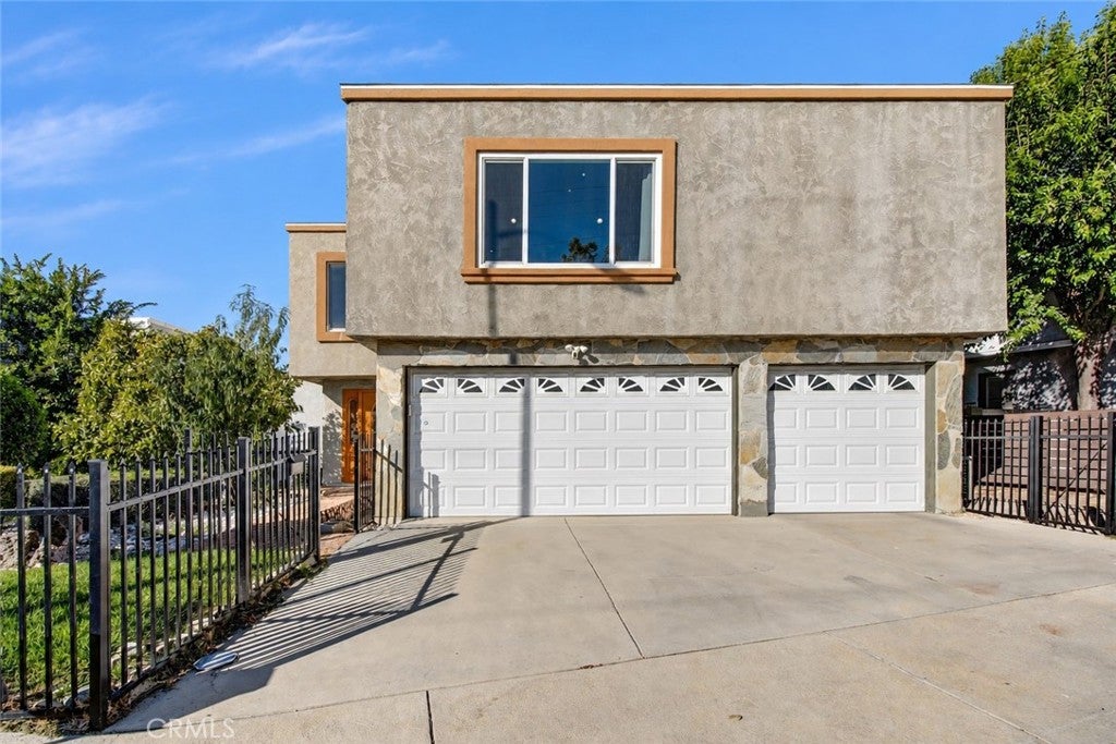Photo of 22763 Macfarlane DR, Woodland Hills, CA 91364 (MLS # SR26220210)
