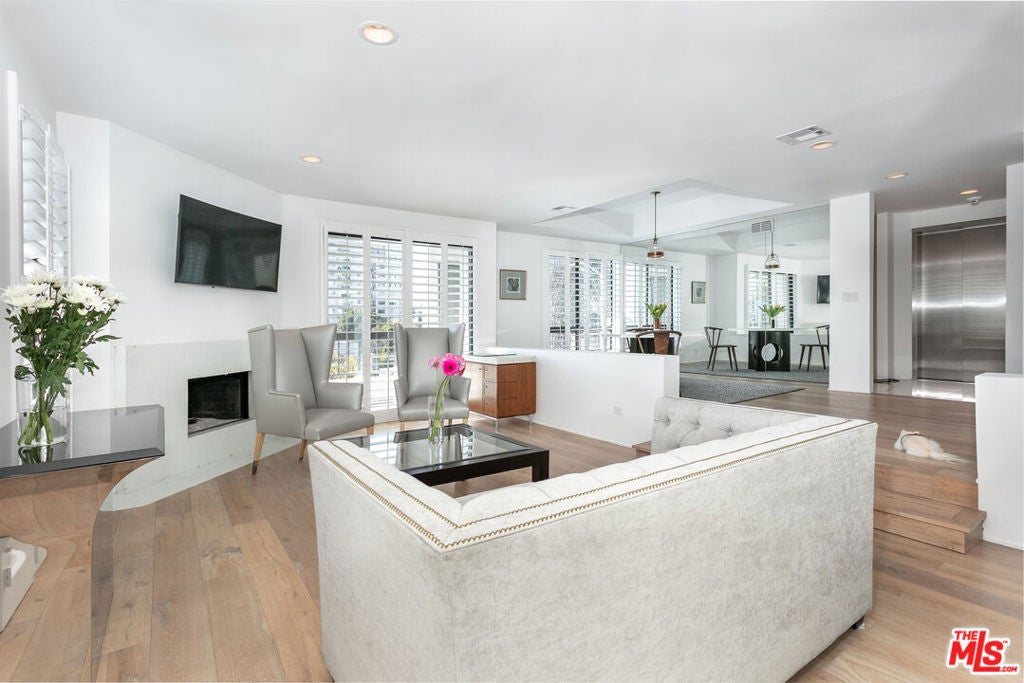 9033 Vista Grande Street 2, West Hollywood CA 90069