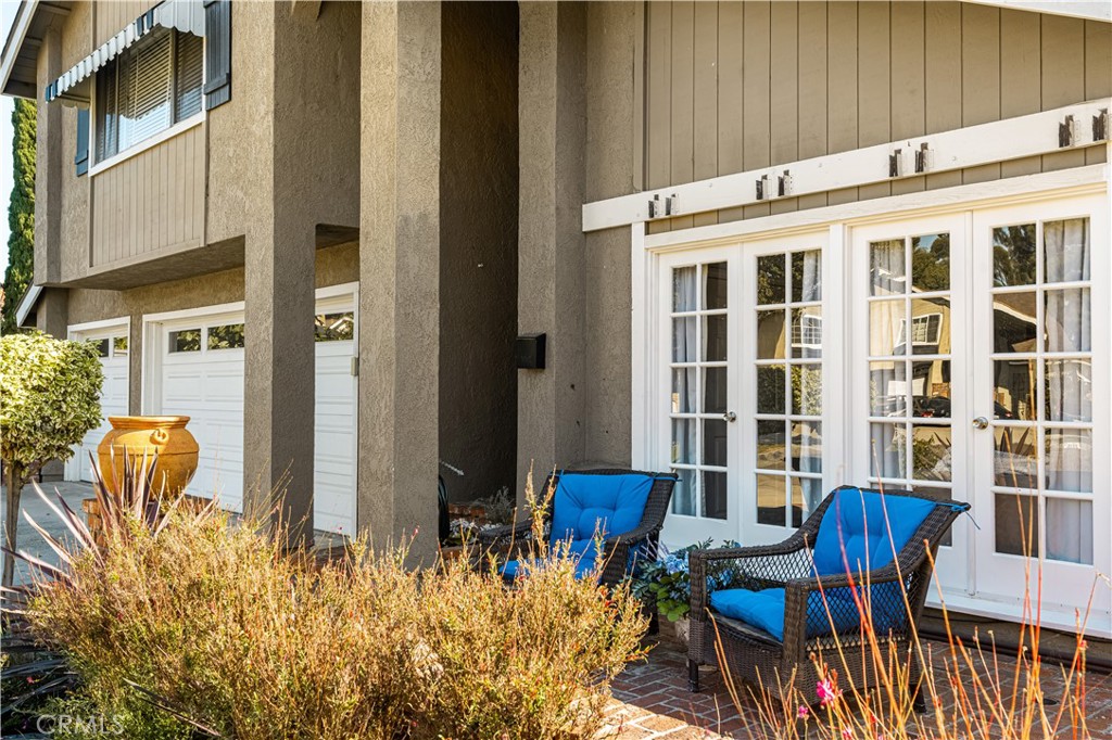 2042 W Beverly Drive