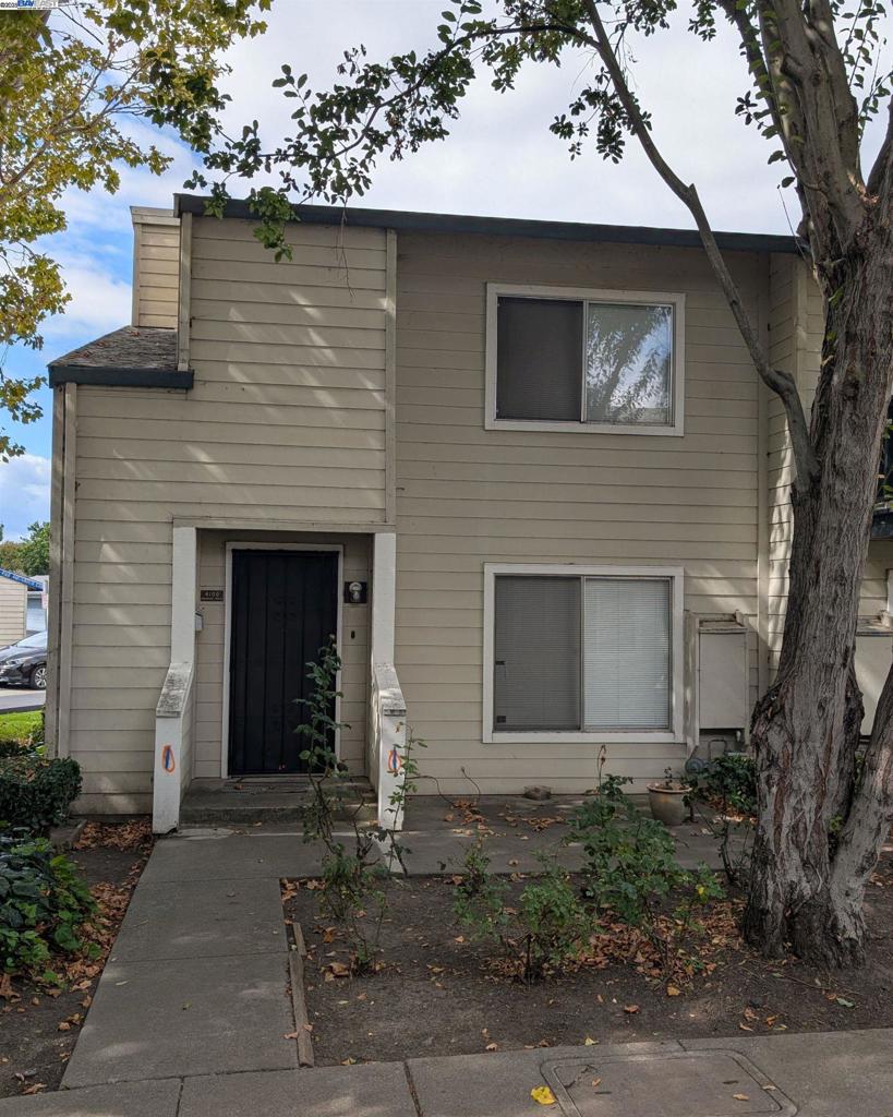 East facing end unit located at the entrance to the development next to guest parking. Walk to TOP RATED PIONEER ELEMENTARY ( A- ON NICHE ) AND ITLIONG - VERA CRUZ MS ( A- ON NICHE), community pool , parks, ball fields and trails. Highway 880 and the Mall are minutes away. The home is in original condition .THE TOWN HOME'S SIDING IS SCHEDULED TO BE REPLACED WITH HARDI PLANK AND REPAINTED NEXT YEAR FOR NO ADDITIONAL COST TO THE HOMEOWNER. The interior roadways are in the process of being resurfaced throughout the development. 0PEN SUNDAY 10/12 2 PM TO 4PM. PLEASE PARK ON THE STREET FOR THE OPEN HOME BECAUSE OF THE ROAD WORK