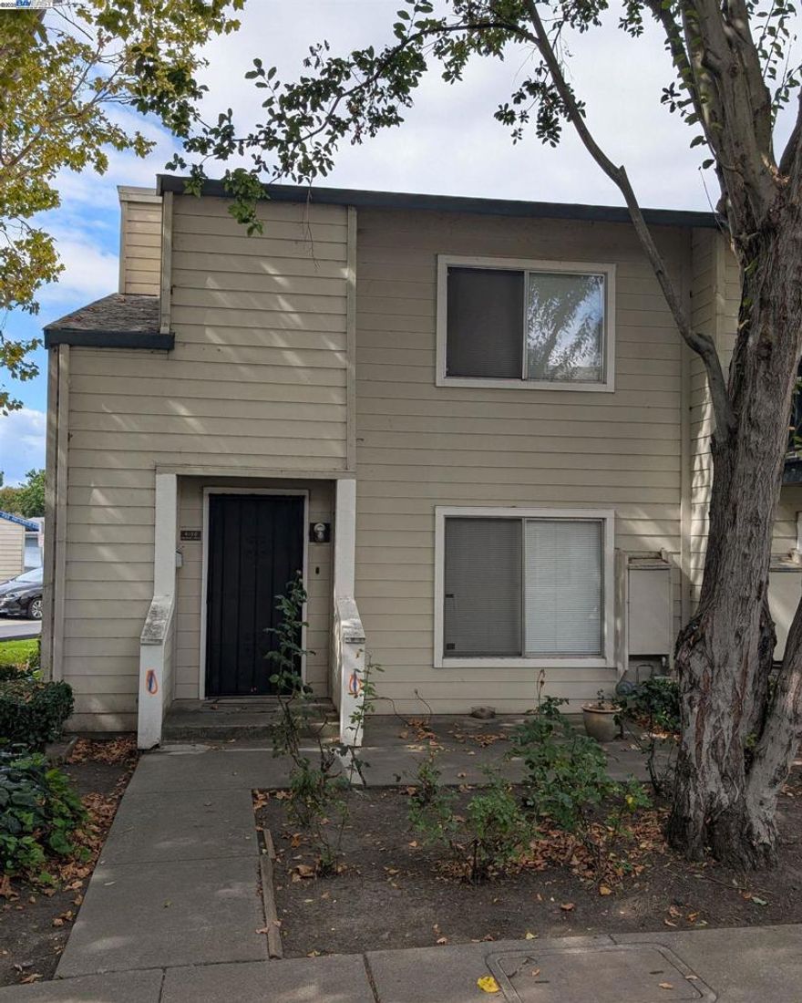 East facing end unit located at the entrance to the development next to guest parking. Walk to TOP RATED PIONEER ELEMENTARY ( A-  ON NICHE ) AND ITLIONG - VERA CRUZ MS ( A-  ON NICHE), community pool , parks, ball fields and trails. Highway 880 and the Mall are minutes away.   The home is in original condition .THE TOWN HOME'S  SIDING IS SCHEDULED TO BE REPLACED WITH HARDI PLANK AND REPAINTED NEXT YEAR FOR NO ADDITIONAL COST TO THE HOMEOWNER. The interior roadways are in the process of being resurfaced throughout the development.  0PEN SUNDAY  10/12  2 PM TO 4PM. PLEASE PARK ON THE STREET FOR THE OPEN HOME BECAUSE OF THE ROAD WORK