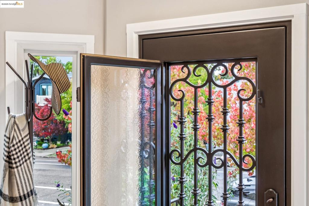 Properties 3 1498 Posen Ave