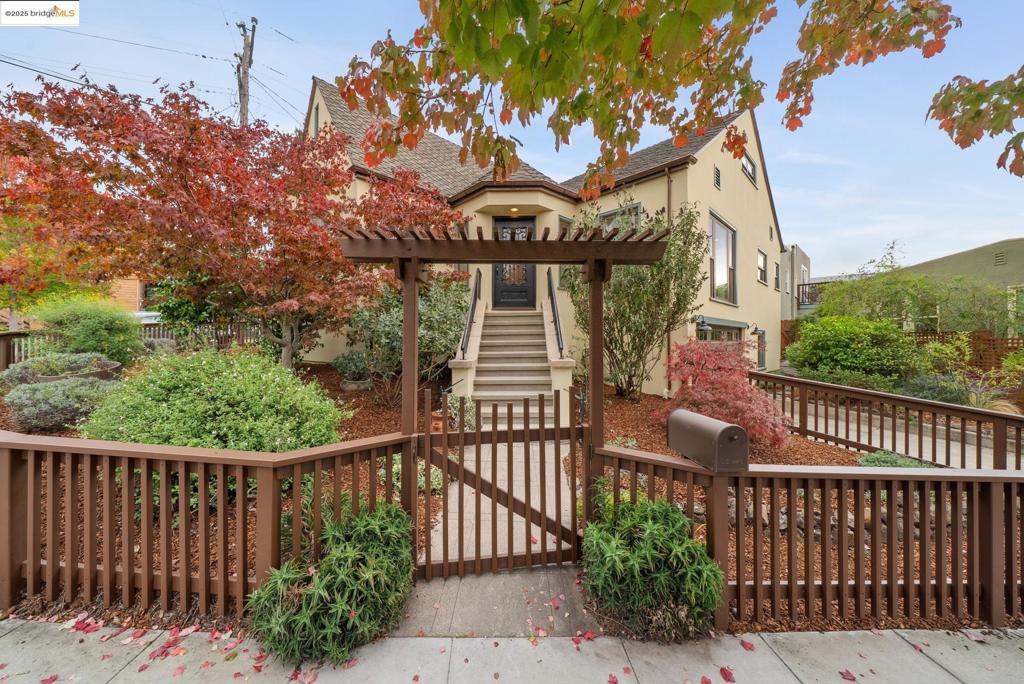 Properties 1 1498 Posen Ave