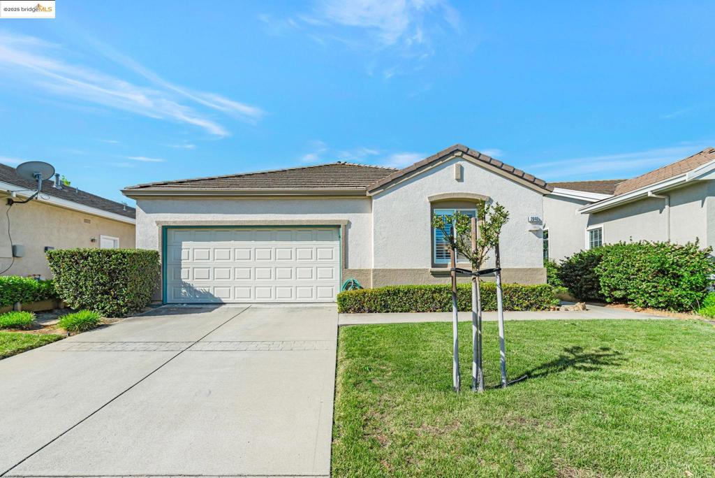 Great home in Summerset 2 the 55+ Active Adult Community Single family home with 2 Spacious Bedrooms 2 Full Size Bathrooms and 2 car garage with laundry, all appliances included. Close to the Clubhouse with beautiful outdoor pool and spa Many activities for socializing: Community Gym, Library, Arts & Crafts Area, Billiards Room, Tennis & Bocci Courts A short walk to The Club & Palms Restaurant 24/7 Hour Security Gate to the Community Good size private backyard and patio area covered by an awning.