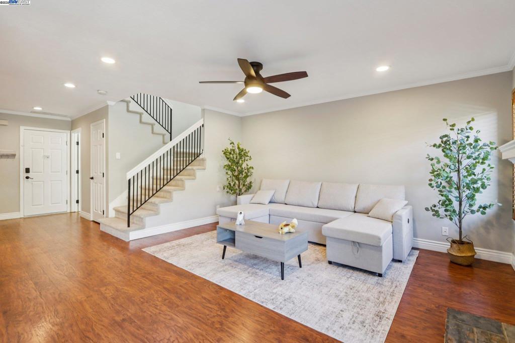LEXINGTON SQUARE - Residential
