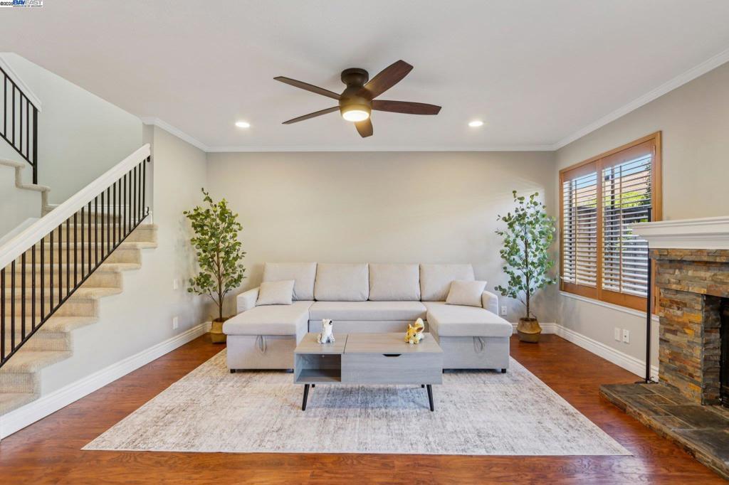 LEXINGTON SQUARE - Residential
