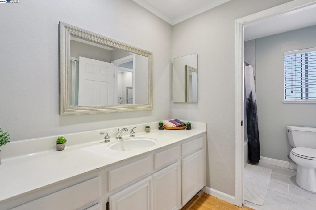 LEXINGTON SQUARE - Residential
