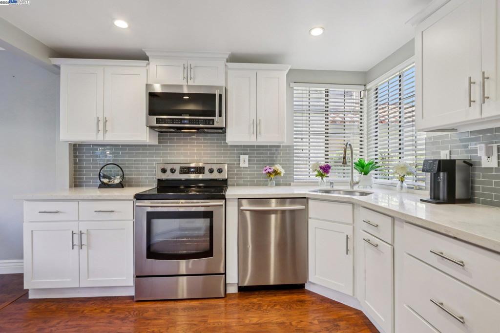LEXINGTON SQUARE - Residential