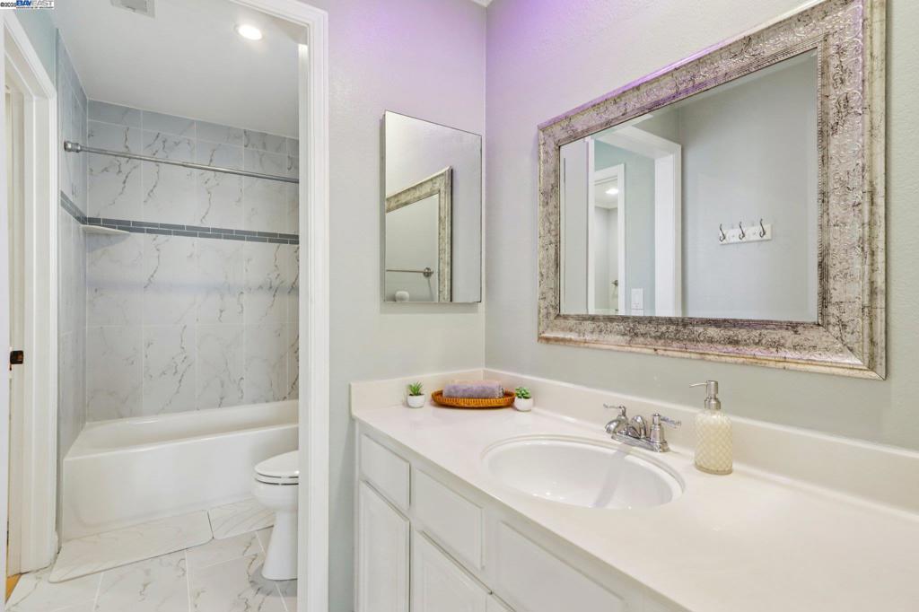 LEXINGTON SQUARE - Residential