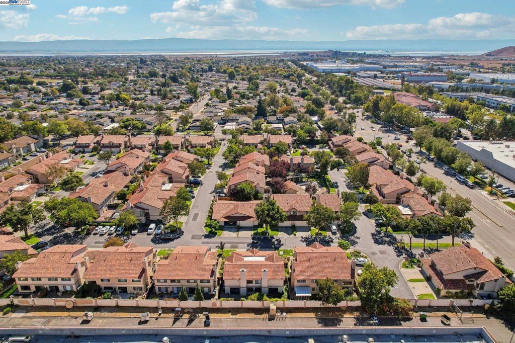 LEXINGTON SQUARE - Residential