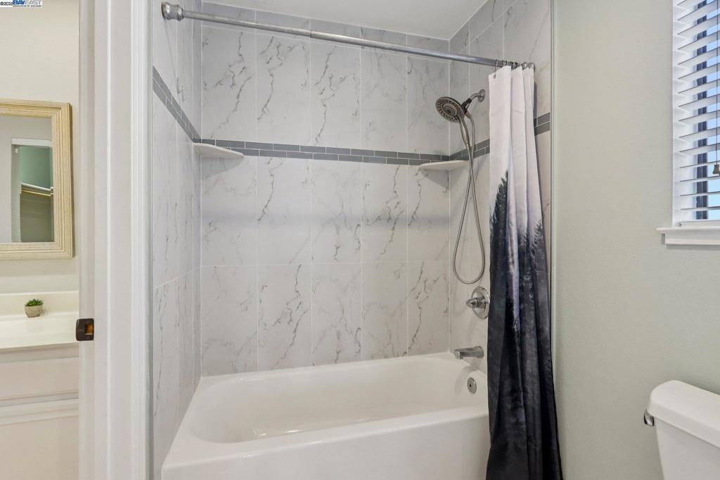 LEXINGTON SQUARE - Residential