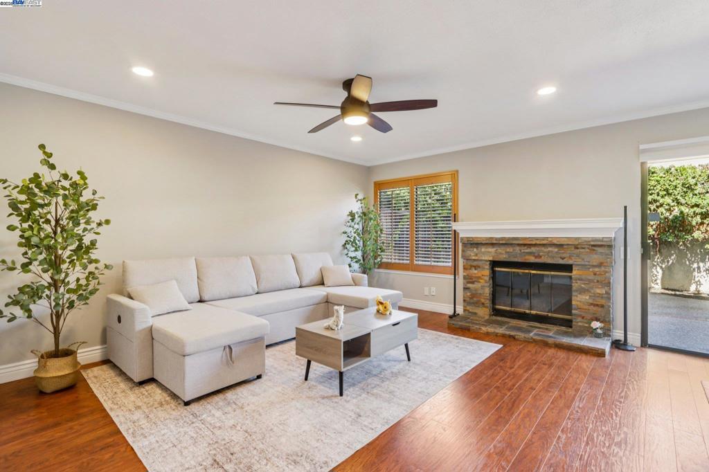 LEXINGTON SQUARE - Residential