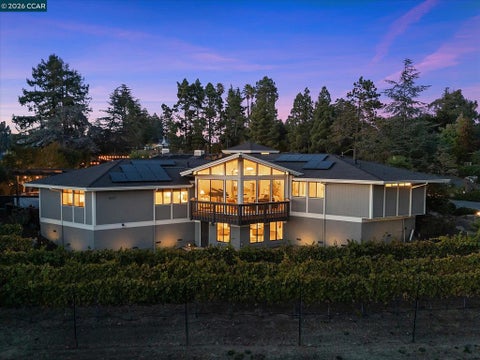 Photo of 4572 Ewing Rd RD, Castro Valley, CA 94546 (MLS # 41149703)