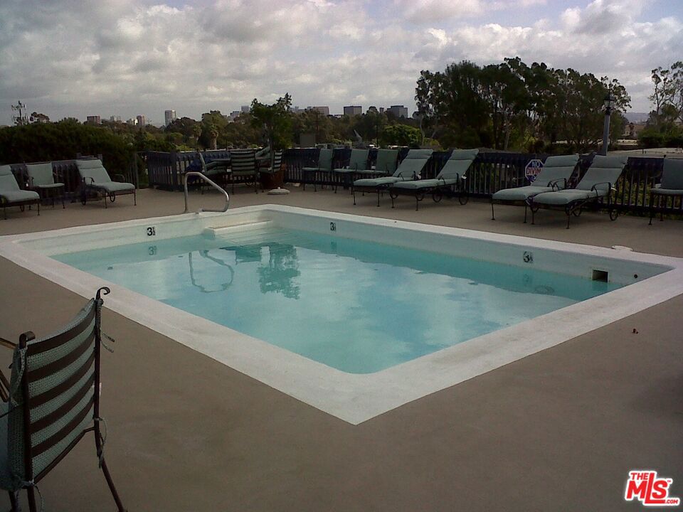 Low rise controlled access property located in upscale Brentwood Village, close to 405 FWY, UCLA and located across from Archer School and trendy eateries. All available units are upgraded or remodeled with stainless steel appliances, laminate flooring and stone countertops. There is a rooftop work out room, pool and deck with city views. Parking is included in gated subterranean garage.