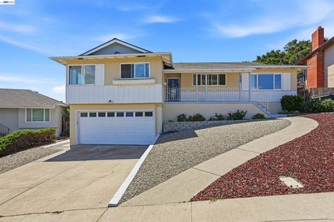 Photo of 3021 Glynis Dr DR, Richmond, CA 94806 (MLS # 41136245)