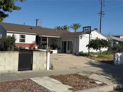 Photo of 1307 S Jefferson AVE, Fullerton, CA 92832 (MLS # DW26153894)