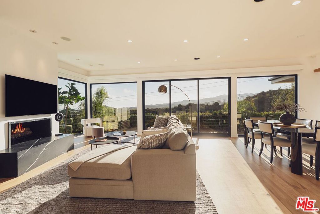 Photo of 1235 N Kenter Avenue, Los Angeles, CA 90049 (MLS # 25601075)