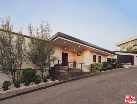 Photo of 1235 N Kenter Avenue, Los Angeles, CA 90049 (MLS # 25601075)