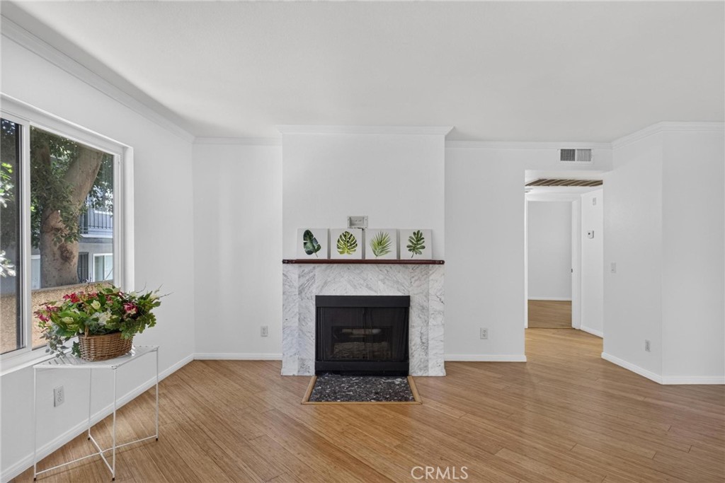 1237 E 6th Street 106