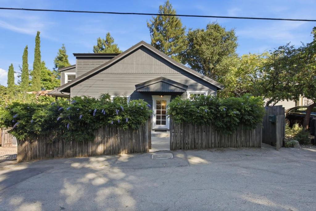 133 Russell Avenue